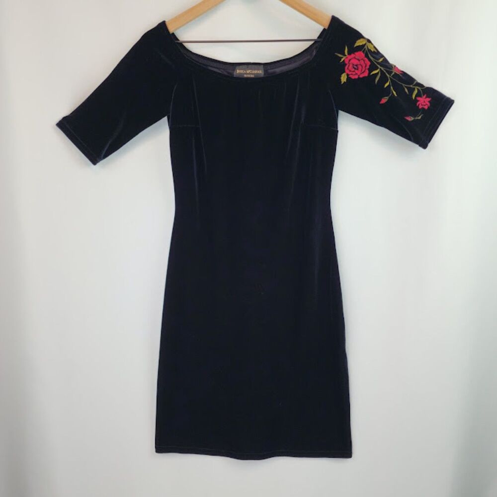 Jessica McClintock Gunne Sax Women's Black Velvet with Red Flowers Size 5